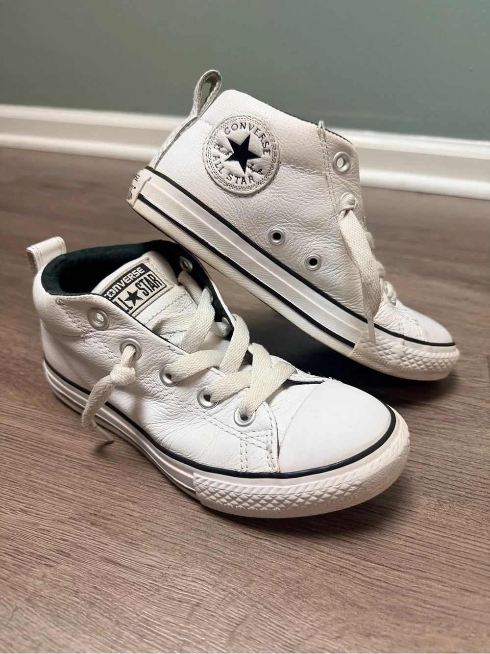Converse Chuck Taylor All Star White High Top Sneakers Kids Unisex Black Logo